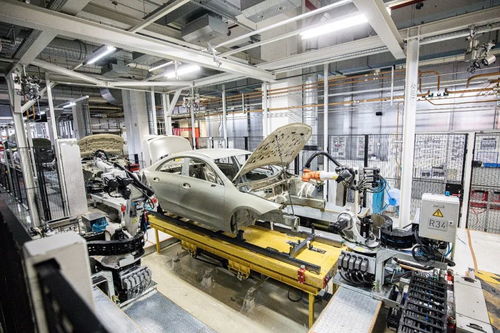 當 摳廠 發(fā) 8 個月年終獎,多少車企打工人紅了眼眶